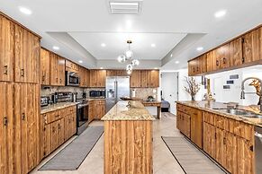 Family-friendly 5BR Home w/ Heated Pool & Parking