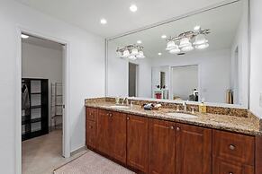 Family-friendly 5BR Home w/ Heated Pool & Parking