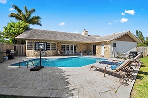 Family-friendly 5BR Home w/ Heated Pool & Parking