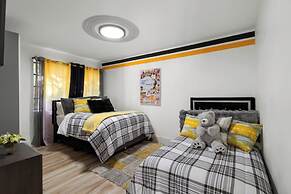 Family-friendly 5BR Home w/ Heated Pool & Parking