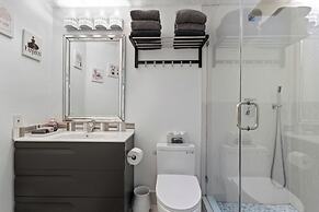 Family-friendly 5BR Home w/ Heated Pool & Parking