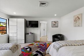 Family-friendly 5BR Home w/ Heated Pool & Parking