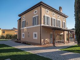 Corte Sospesa Guest House & Spa