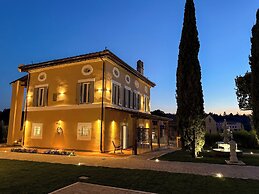 Corte Sospesa Guest House & Spa