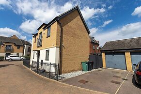 Hampton 3-bedroom Luxury Escape With Parking