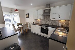 Hampton 3-bedroom Luxury Escape With Parking