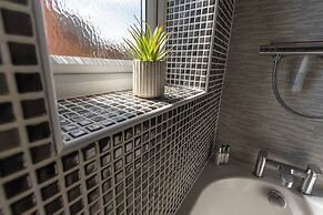 Hampton 3-bedroom Luxury Escape With Parking