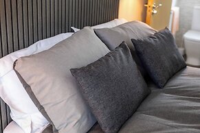 Hampton 3-bedroom Luxury Escape With Parking