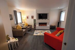 Hampton 3-bedroom Luxury Escape With Parking