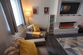 Hampton 3-bedroom Luxury Escape With Parking