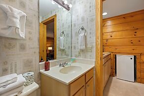 Suite at Dollywood Lane