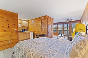 Suite at Dollywood Lane