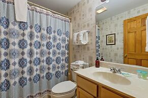 Suite at Dollywood Lane