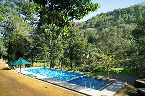 Pilagoda Estate Bungalow by TSC