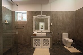 Pilagoda Estate Bungalow by TSC