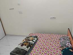 Geeta Teerth Guest House
