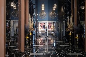 Lazuli Hermes Apartments