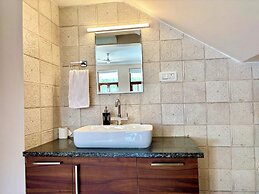 Luxury 4 Bedroom's Independent villa