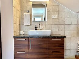 Luxury 4 Bedroom's Independent villa