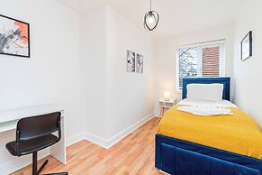 Modern 2-bed Flat Sleeps 4 Near City Centre and Utilita Arena