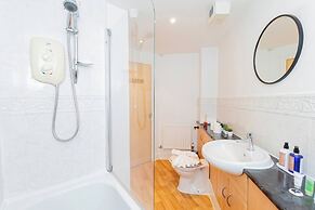 Modern 2-bed Flat Sleeps 4 Near City Centre and Utilita Arena