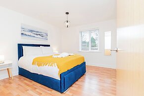 Modern 2-bed Flat Sleeps 4 Near City Centre and Utilita Arena