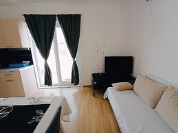 Cute apartment in stone house near sea