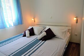 Cute apartment in stone house near sea