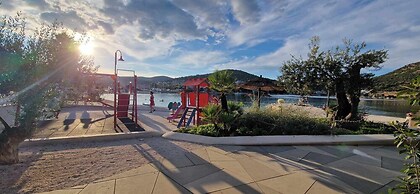 Cute apartment in stone house near sea