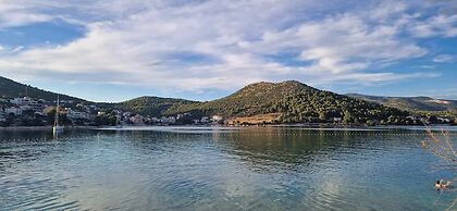 Cute apartment in stone house near sea