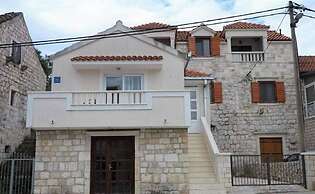 Cute apartment in stone house near sea