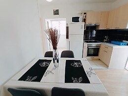 Cute apartment in stone house near sea