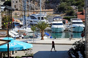 Cute apartment in stone house near sea