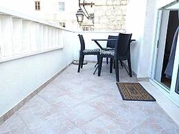 Cute apartment in stone house near sea