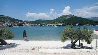 Cute apartment in stone house near sea