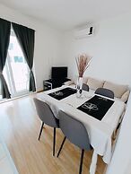 Cute apartment in stone house near sea