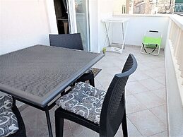 Cute apartment in stone house near sea