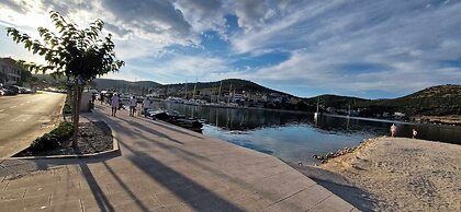 Cute apartment in stone house near sea