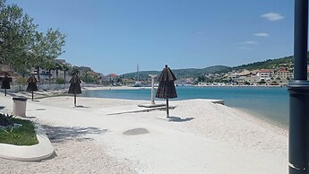 Cute apartment in stone house near sea