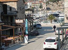 Cute apartment in stone house near sea