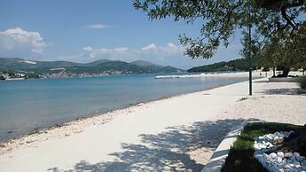 Cute apartment in stone house near sea