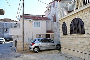 Cute apartment in stone house near sea