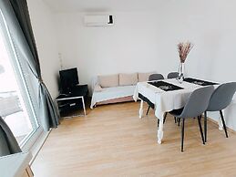 Cute apartment in stone house near sea