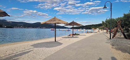 Cute apartment in stone house near sea