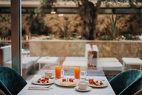 Reef Hotel & Spa