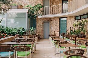 Reef Hotel & Spa