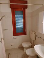 Refurbished one Bedroom Flat With Communal Garden