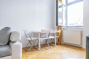 Cozy 4BR Apt Garden Close to Danube