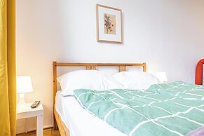 Cozy 4BR Apt Garden Close to Danube