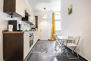 Cozy 4BR Apt Garden Close to Danube